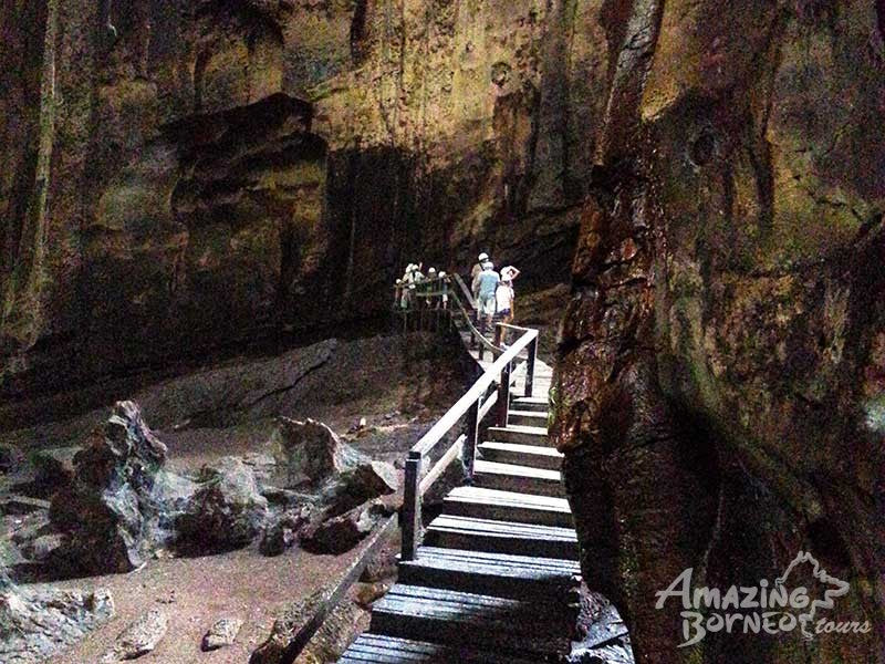 Sandakan - Gomantong Cave & Kinabatangan River Cruise